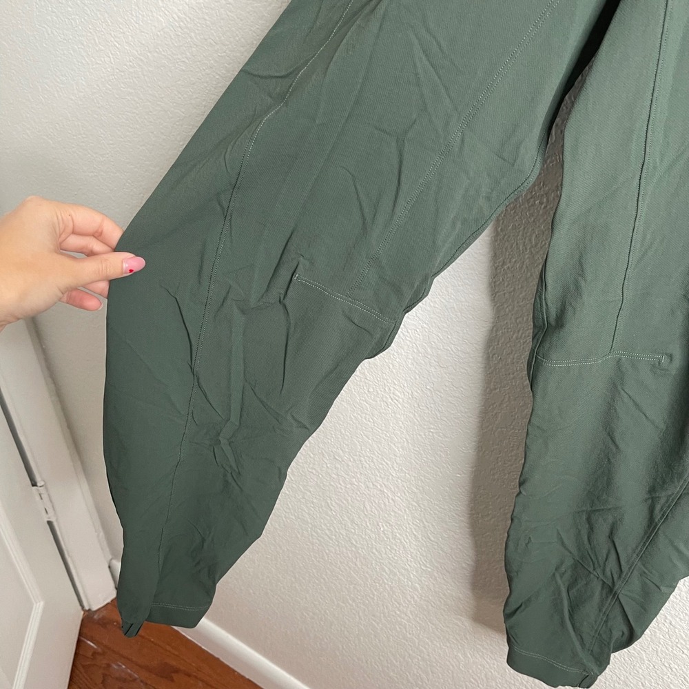 Lululemon‎ License to Train High-Rise Pant Dark Forest Green Joggers Size 2 - Picture 2 of 6